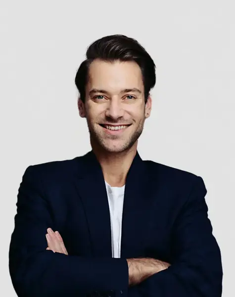 A man with his arms crossed.