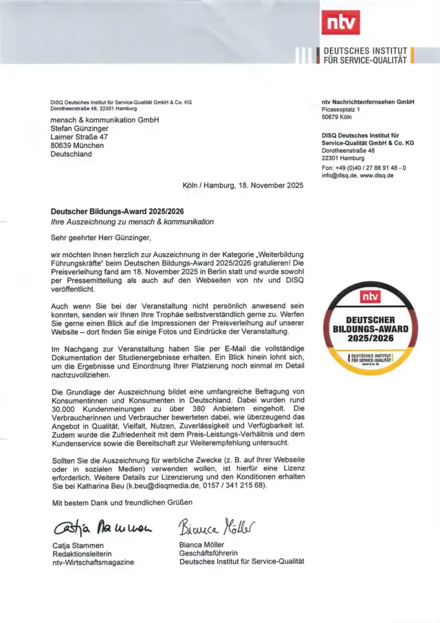 Ein formelles Schreiben des Deutschen Instituts für Service-Qualität an Stefan Gözinger von mensch & kommunikation - Gewinner Deutscher Bildungs-Award 2024/25 (Weiterbildung Führungskräfte), das über den Award 2025/2026 informiert und das Logo und die Kontaktdaten des Instituts enthält.